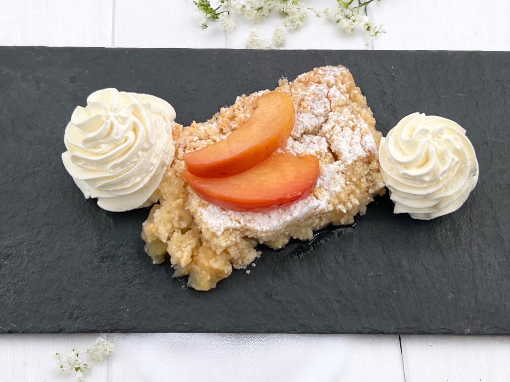Apple Crumble - Heiss geliebt warm geniessen - Backmischung Sugar Sweet Kitchen