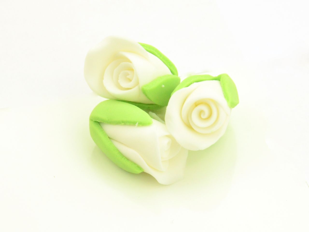 Zucker-Rosenknospen Weiss / 3Stk. - Zuckerdekorationen Sugar Sweet Kitchen